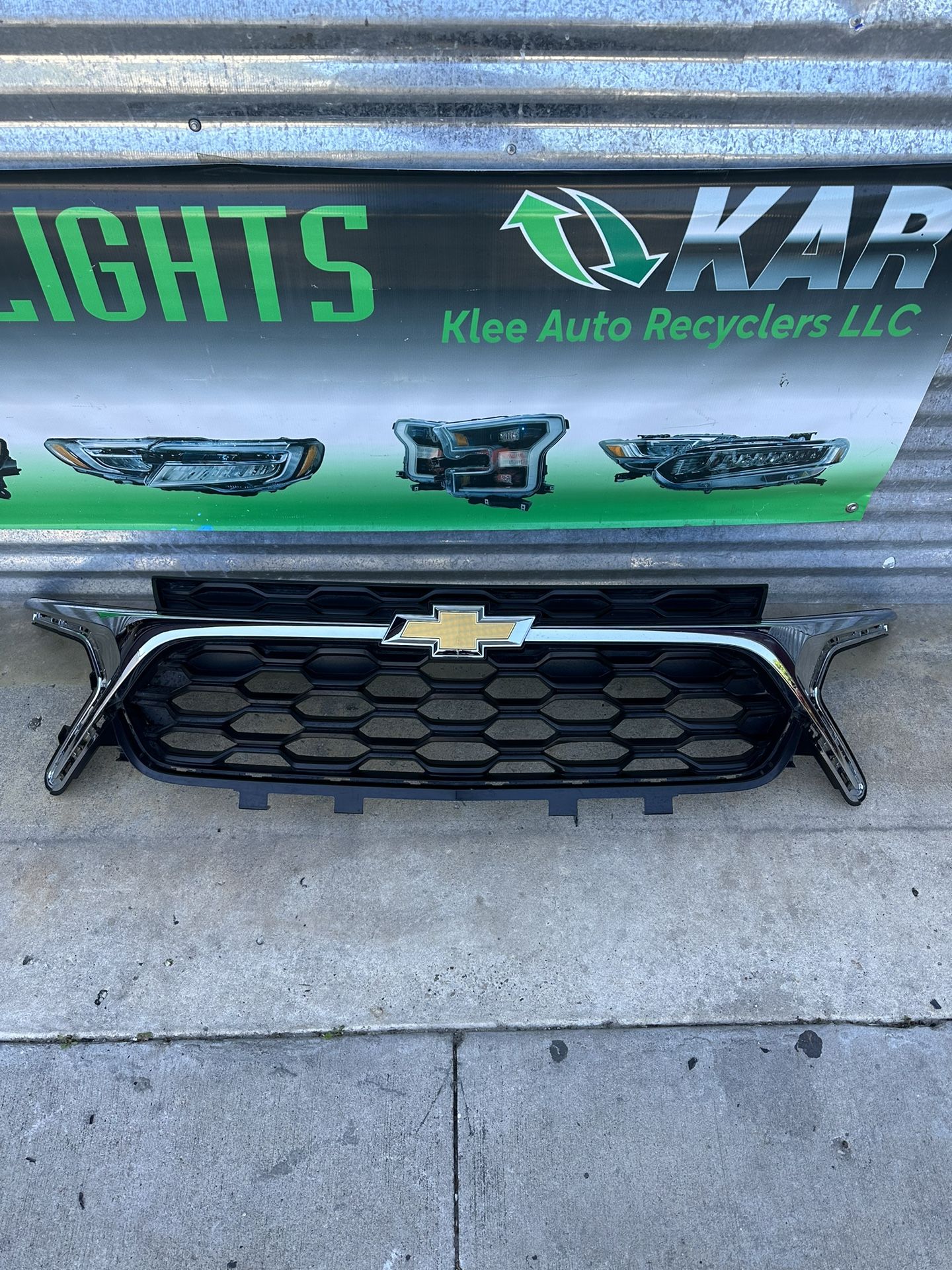 2024 Chevrolet Trax Grille Oem 