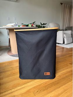 modern DOFASAYI laundry hamper in great condition