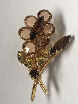 BEAUTIFUL LADIES BROOCH 🌺🌼🌼🌺VINTAGE TO FASHION