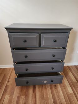 Cozy Set Drawers And Shelf