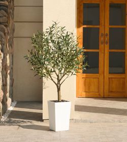 Pretty artificial plant Olive 🫒 tree 5 ft tall comes with tall planter! Brand New