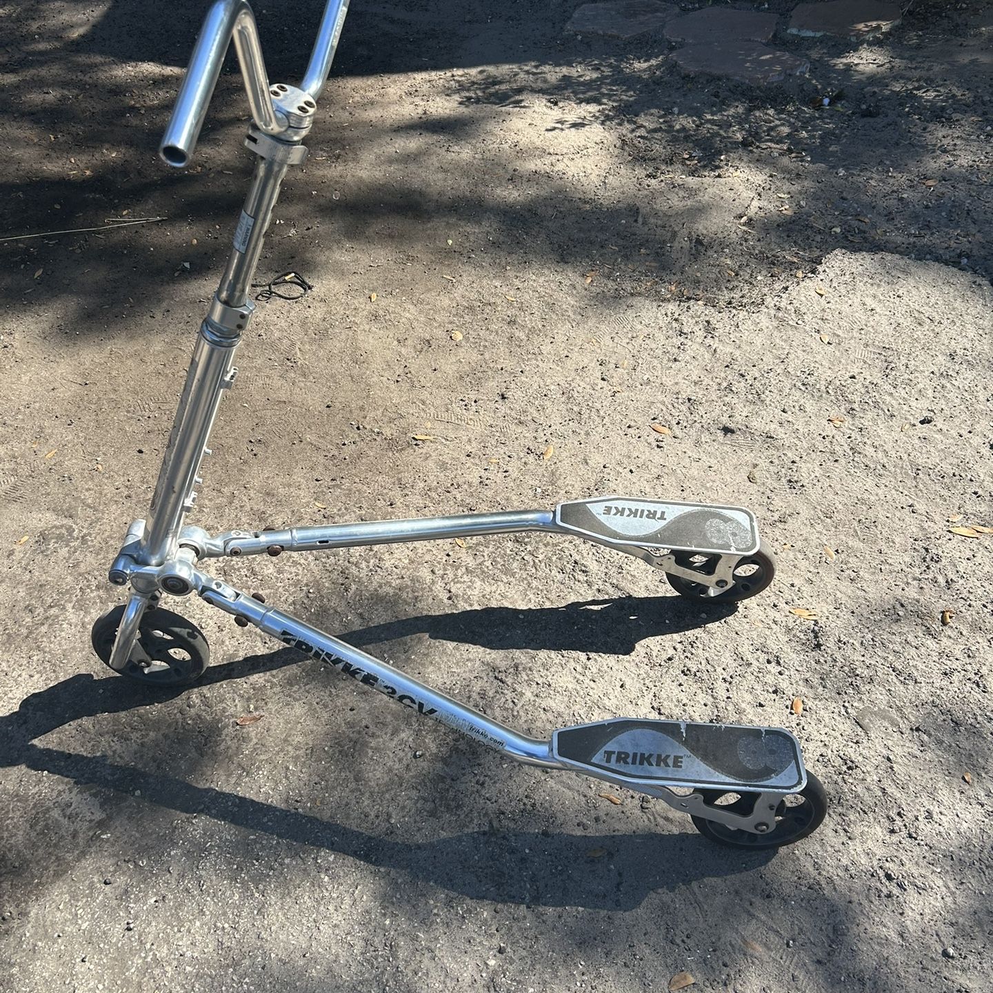 TRIKKE T8 3CV 3 WHEEL ADULT WHEEL CARVING SCOOTER FOLDABLE (will