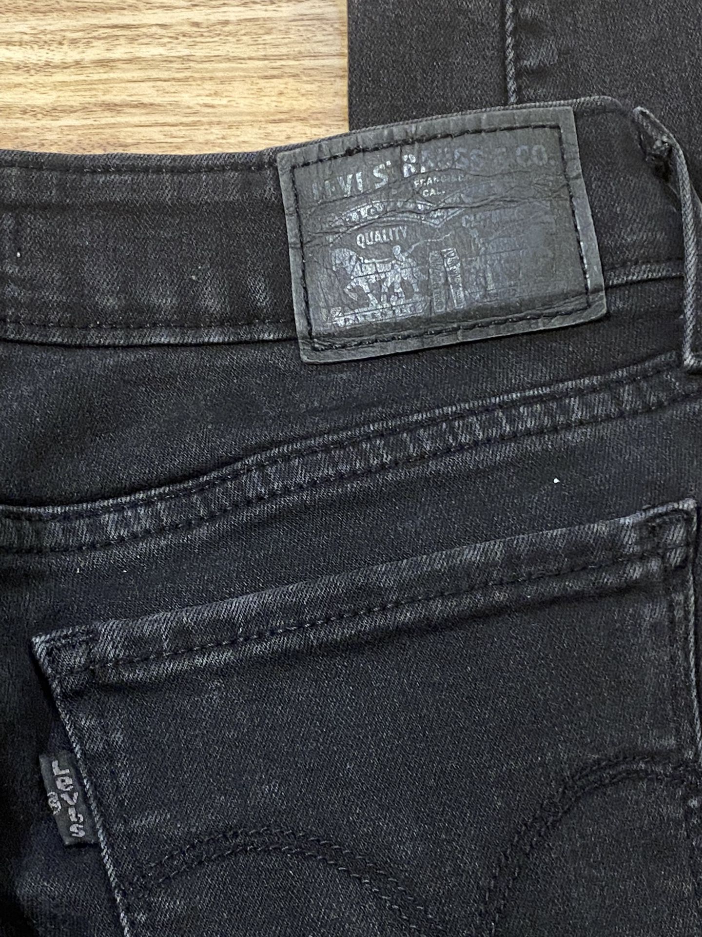 Levi’s 711 skinny low rise Jeans 27”