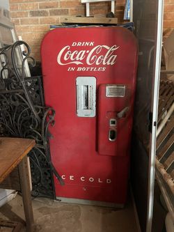 Vendo 1950s Nickel Coke Machine