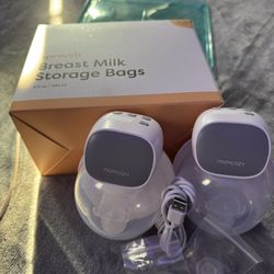 Mom Cozy breast pump , plus Storage Bags 