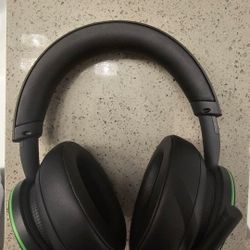 Xbox Wireless Gaming Headset for Xbox Series X|S, Xbox One, and Windows 10|11 - Black