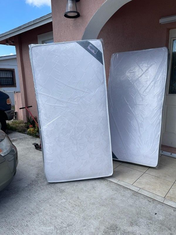 TWIN FULL QUEEN KING MATTRESS ⭐ ☎561*802*8654* CALL US All Brand New. WE HAVE ALL SIZE ..⭐TWIN ⭐ FULL ⭐ ⭐ QUEEN⭐ KING ⭐ We deliver everywhere Home & Garden