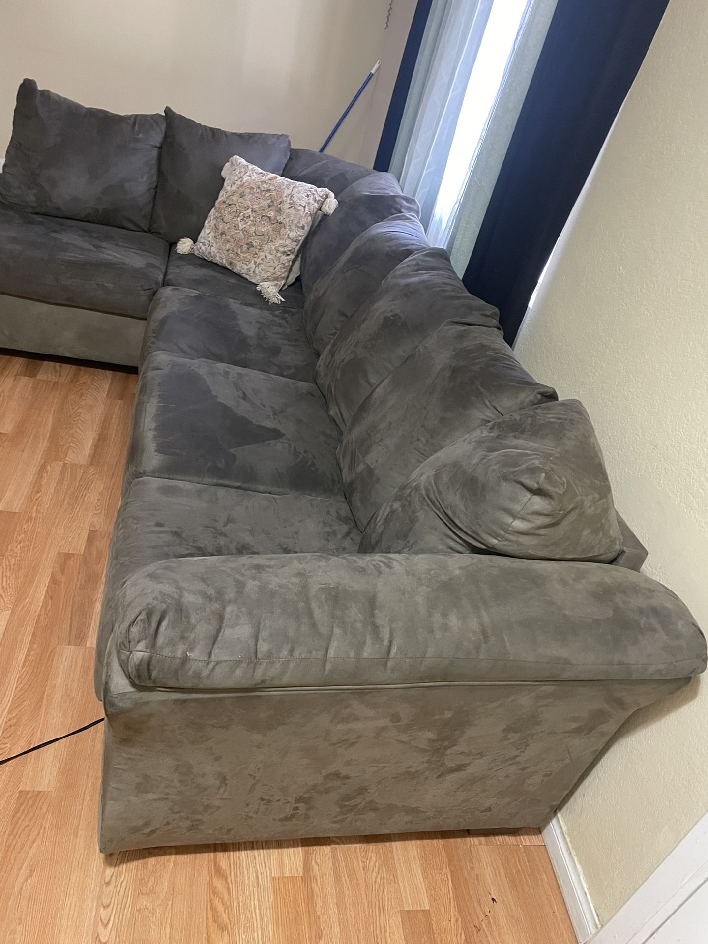 $275 Sectional Couch Good Condition 