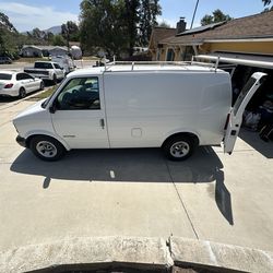 2002 GMC Safari Cargo