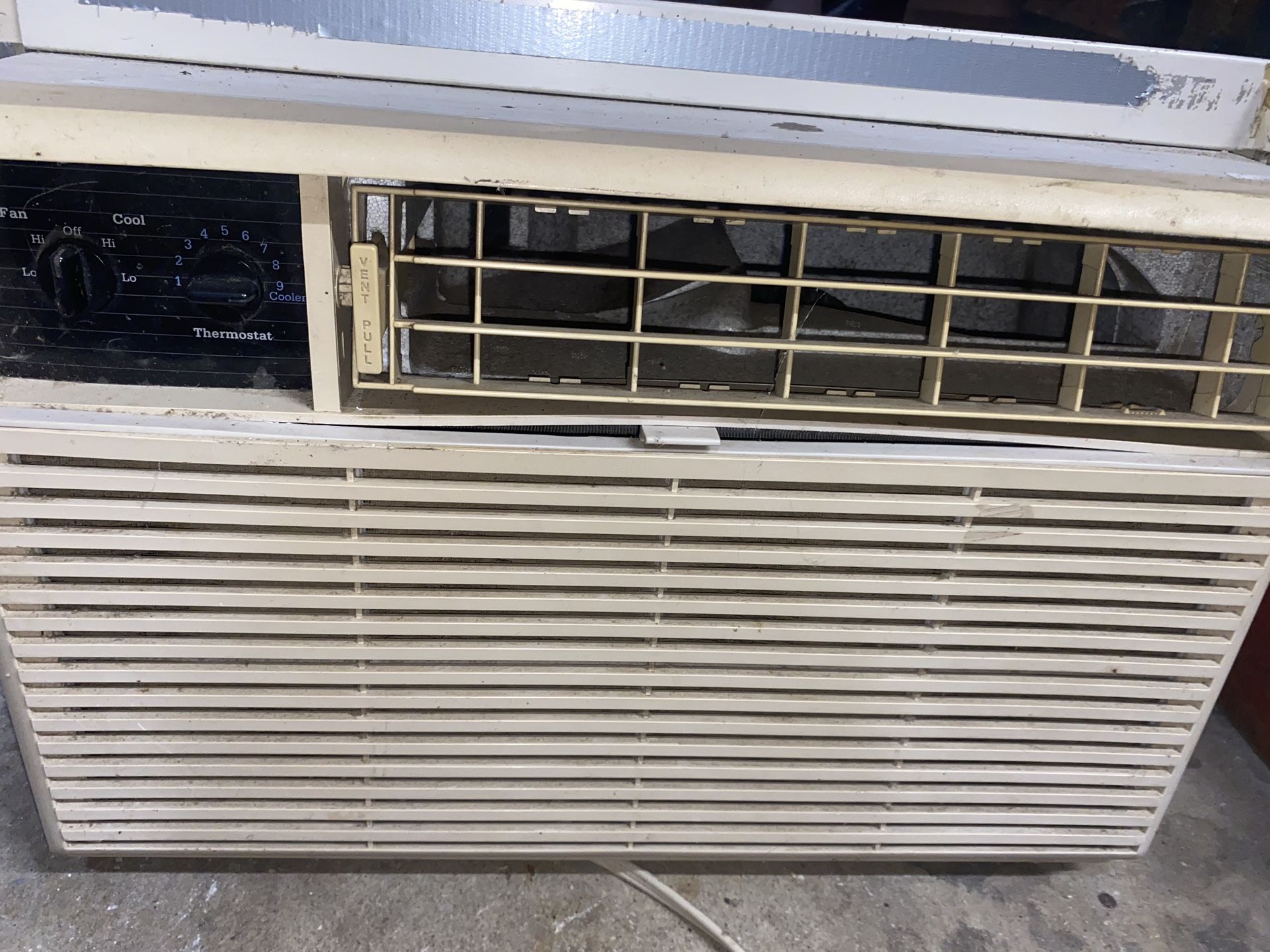 AC Unit Works Great 5200btu