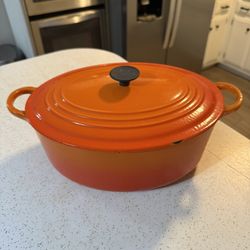 Vintage Le Creuset oval shape Dutch oven – size “E” 4.5 to 5.5 qts. 