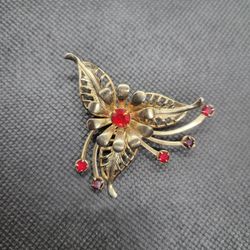 Gold Tone Flower Brooch