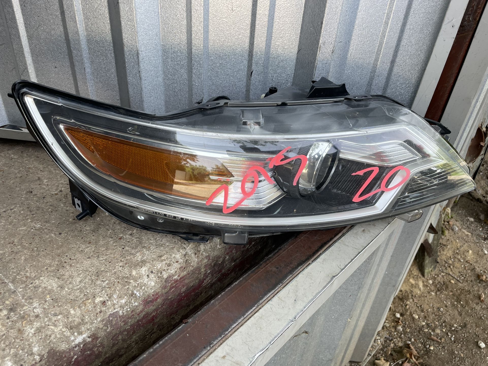 RIGHT HEADLIGHT 2010-2012 FORD TAURUS