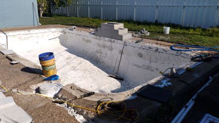 Swimming pool skimmer