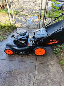 Like new self propelled bagger lawnmower