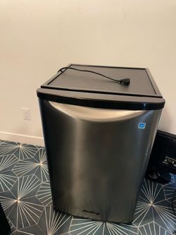 Mini refrigerator