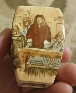Antique ROYAL DOULTON England - MINI VASE SIR ROGER DE COVERLEY   2.5"