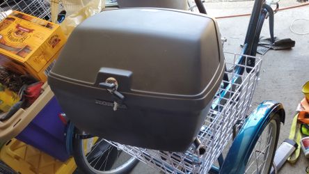 Brand New Honda scooter locking cargo box, with mounting bracket. Brand new Cost me $140 No Low Offers Considered