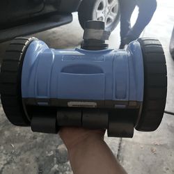 Pool vacuum and tubes with triangle brush