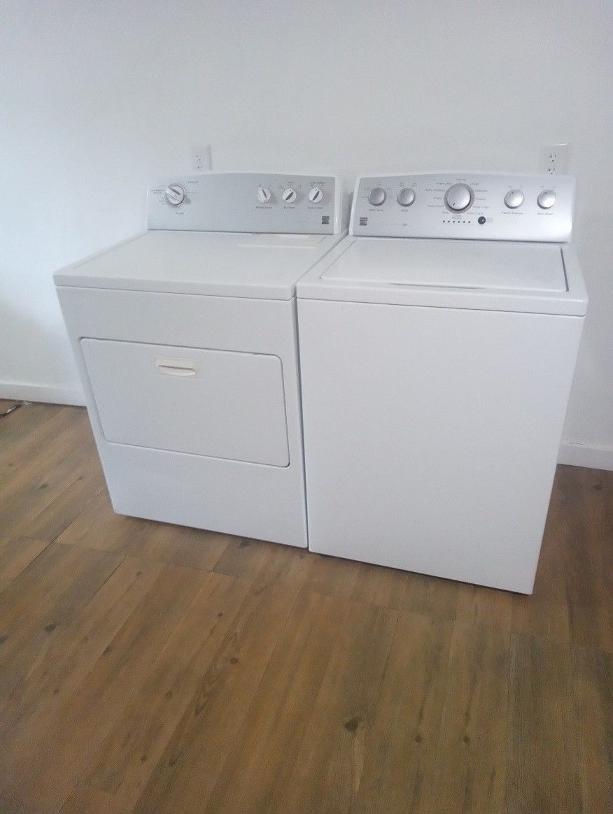 Kenmore Washer And Electric Dryer Matching Set Both 4 Years Old Delivery And Installation Is Free 