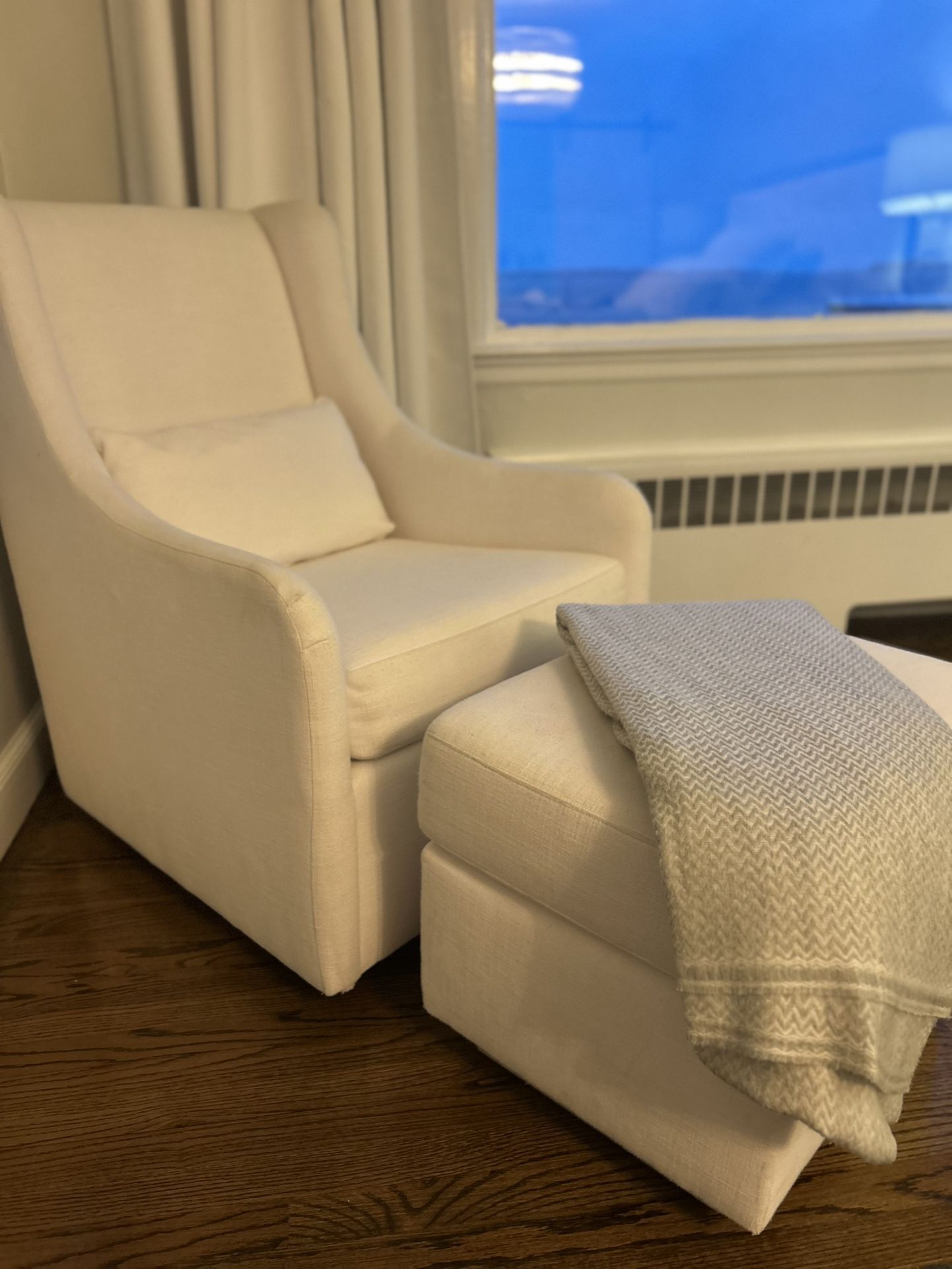 Pottery barn Rocking Chair With Ottoman