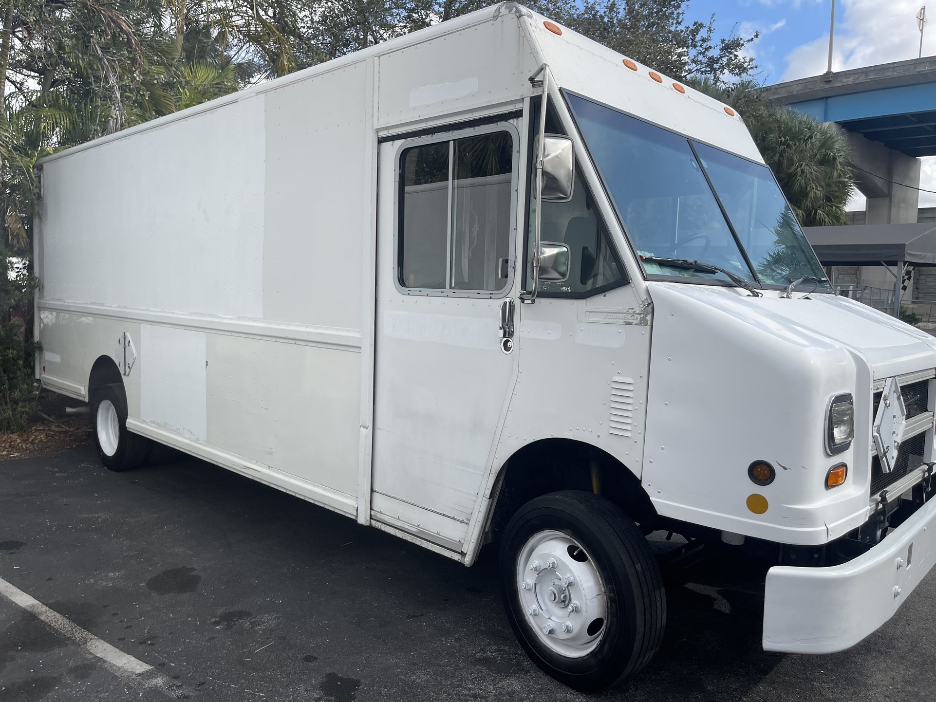 2000 Freightliner P1000 StepVan, DIÉSEL, 18 Foot