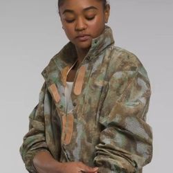 The North Face Womens M66 Utility Wind Jacket Camo Size LG New With Tags