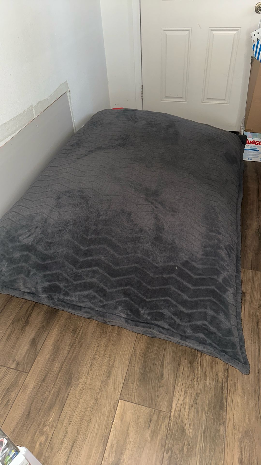 Lounge And Co Crash Foam Pillow