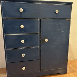Vintage dresser