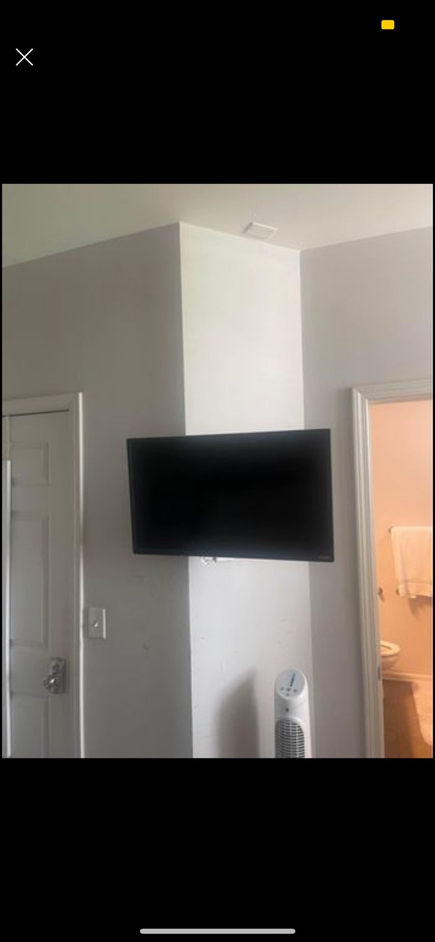 32 inch TV with wall mount 
