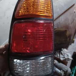 Toyota  Truck Tundra   Lt Rear Taillight  Parts