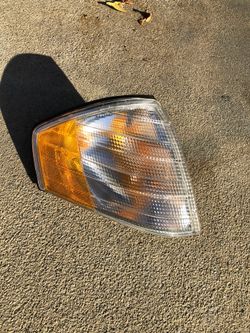 95-01 Mercedes Benz SL-Class. Right Blinker Lamp