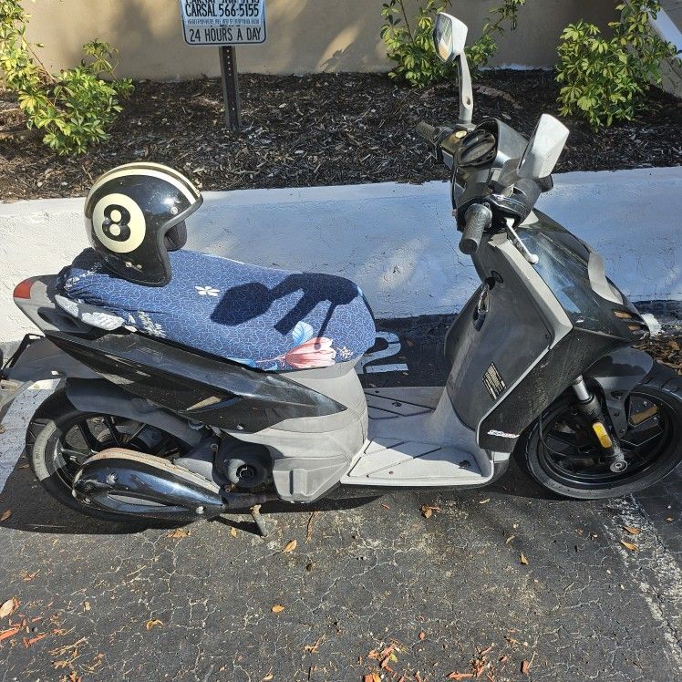 Piaggio Typhoon 50 4T 4V SCOOTER BLACK color