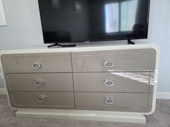 Bellagio Dresser And 2 Matching Night Stands