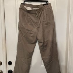 Men’s Claireborne Dress Pants Size 36/30. Worn Once. Excellent condition 
