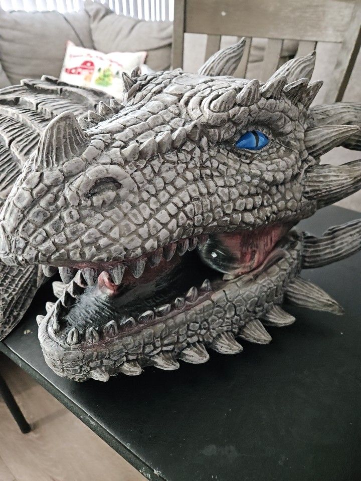 DRAGON DECOR (Breathes Mist Fog, Lights Up And Makes Noise) NEW