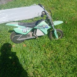 Razor Motor Bike . 100$ Does Not Drive Needs Repair