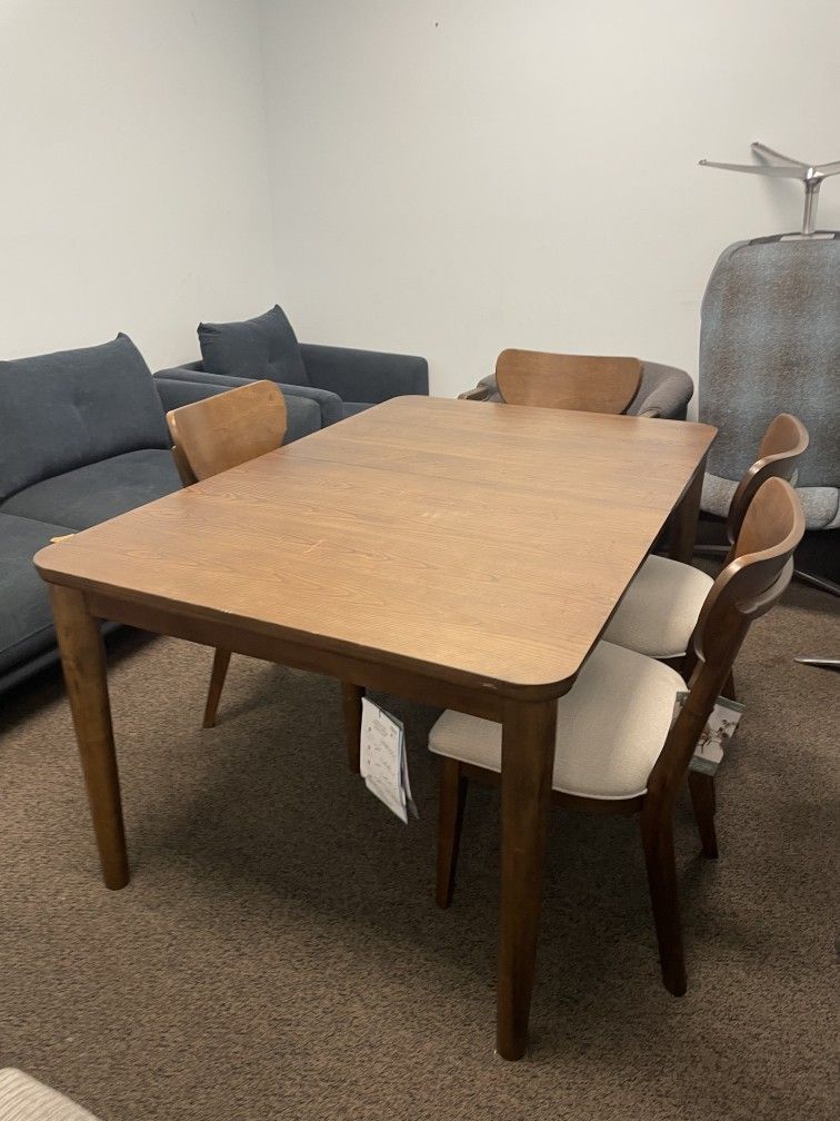 Dining Kitchen Table and Four Chairs