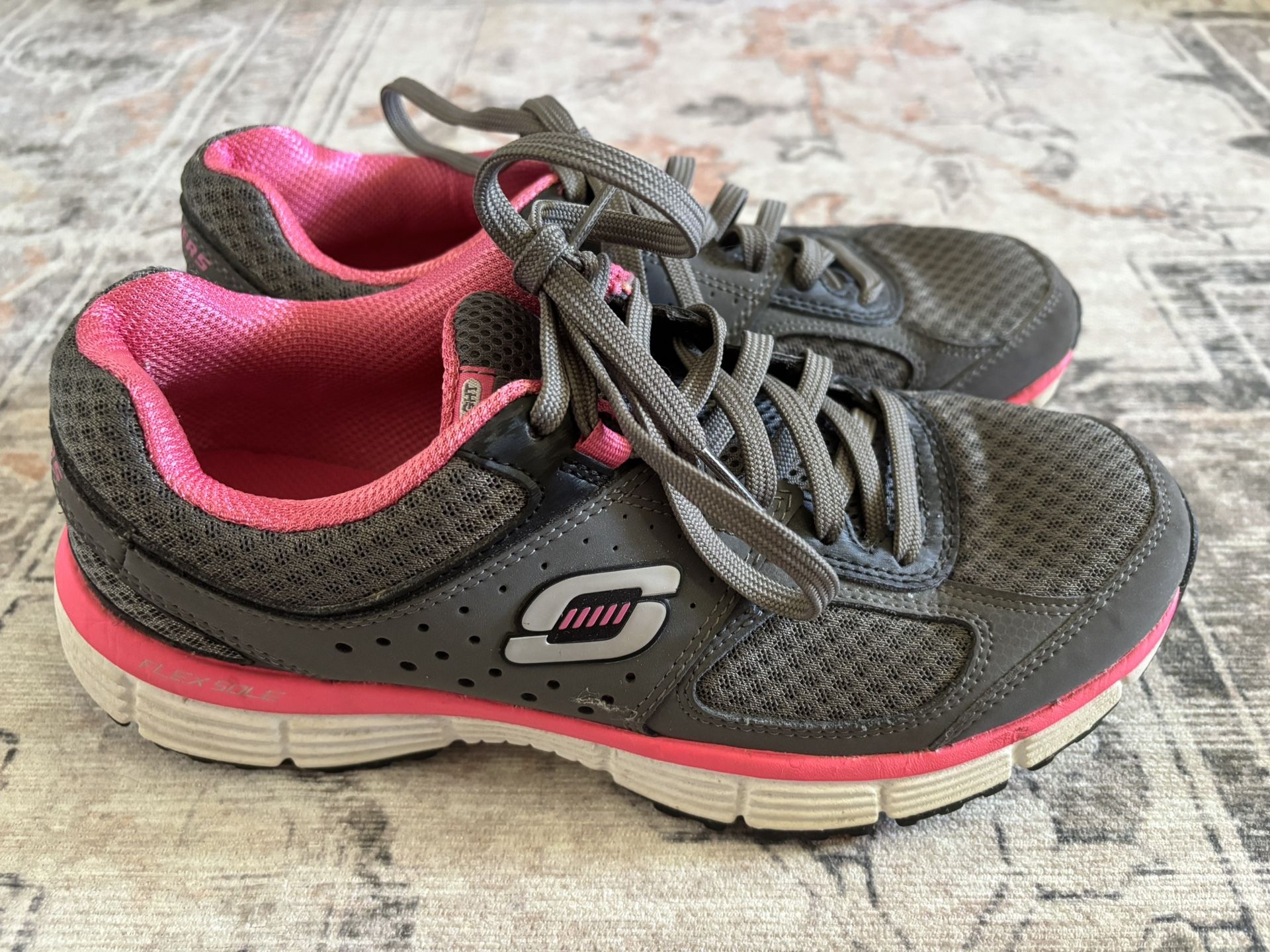 Sketchers Sports Pink & Gray Women’s Sneakers