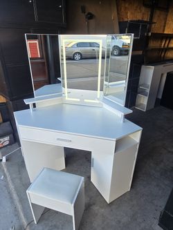 White Corner Tri-Fold Mirror Vanity 