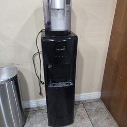 Cafetera Y Termo Para El Agua 