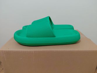 Joomra Pillow slippers slides. Color Green. Size 11.5-12 Like new condition