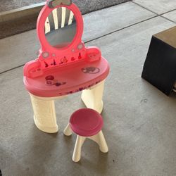 Free Child’s Vanity 