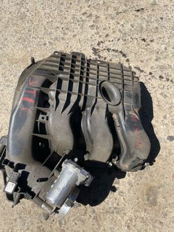 2013 Chrysler Town & Country Intake Manifold