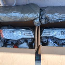 NEW IN BOX 2017-2022 JEEP GRAND CHEROKEE PAIR HEADLIGHTS