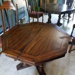 Walnut Dining Room Table  9 Pieces 