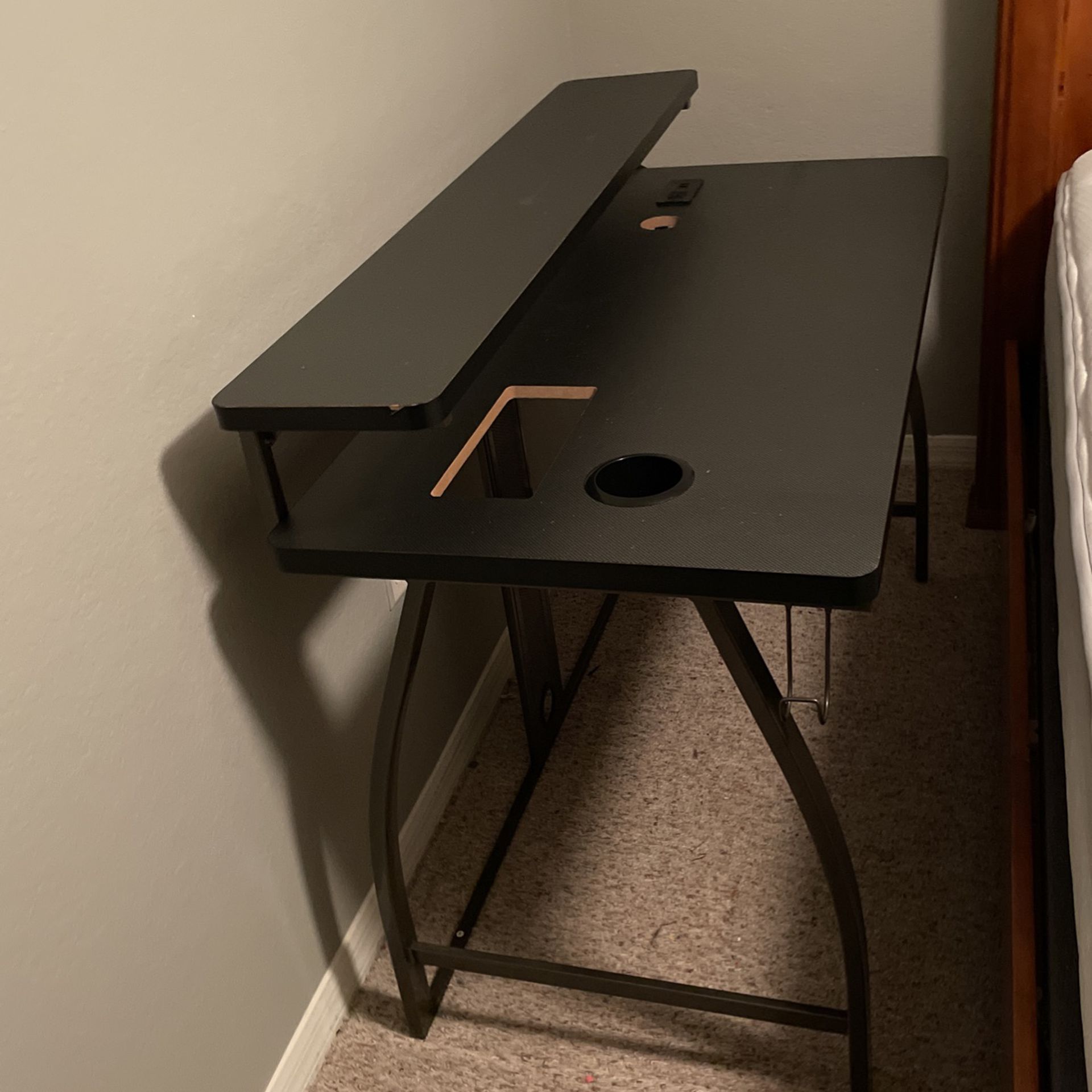 Gaming Desk With Outlets 