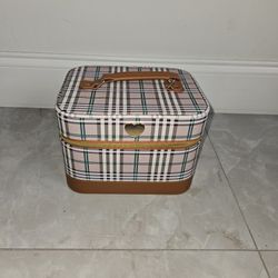 Golden Heart Emblem Makeup Case