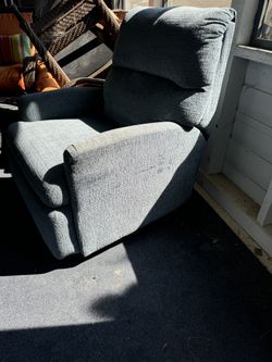 Two manual Recliners Work Make Offer