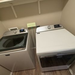 Maytag 5.3 Cu Ft High Efficiency Washer / Smart Top Electric Dryer combo